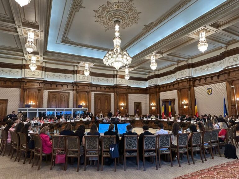 Când tinerii vorbesc, datoria noastră este să ascultăm: Reflecții despre sănătatea mintală a noilor generații